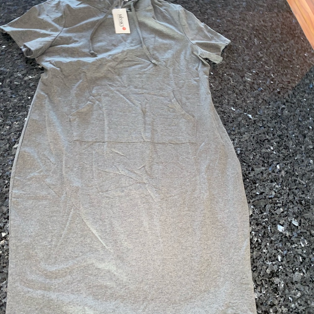 Hooded mini short sleeve dress - Picture 3 of 8